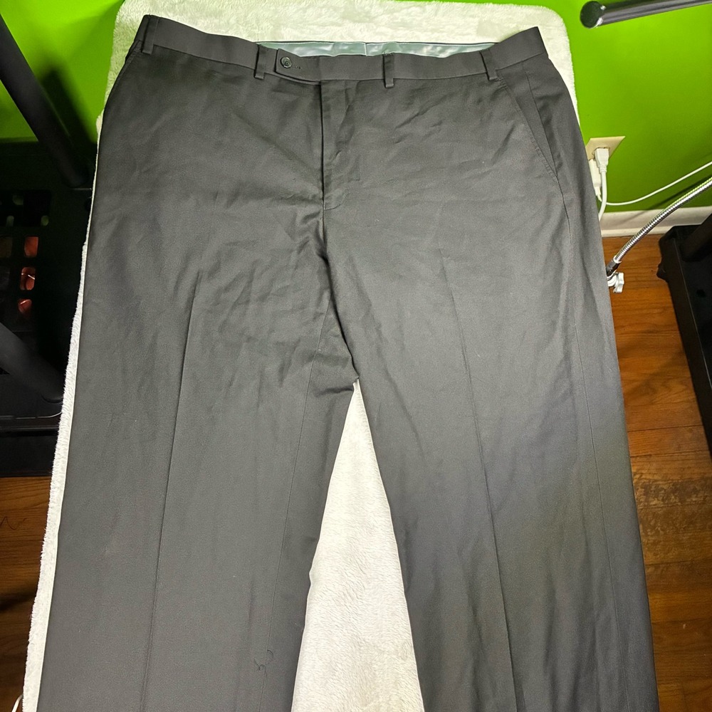 Van Heusen Mens Black Flat Front Dress Pants 42W x 32L Polyester Rayon Blend